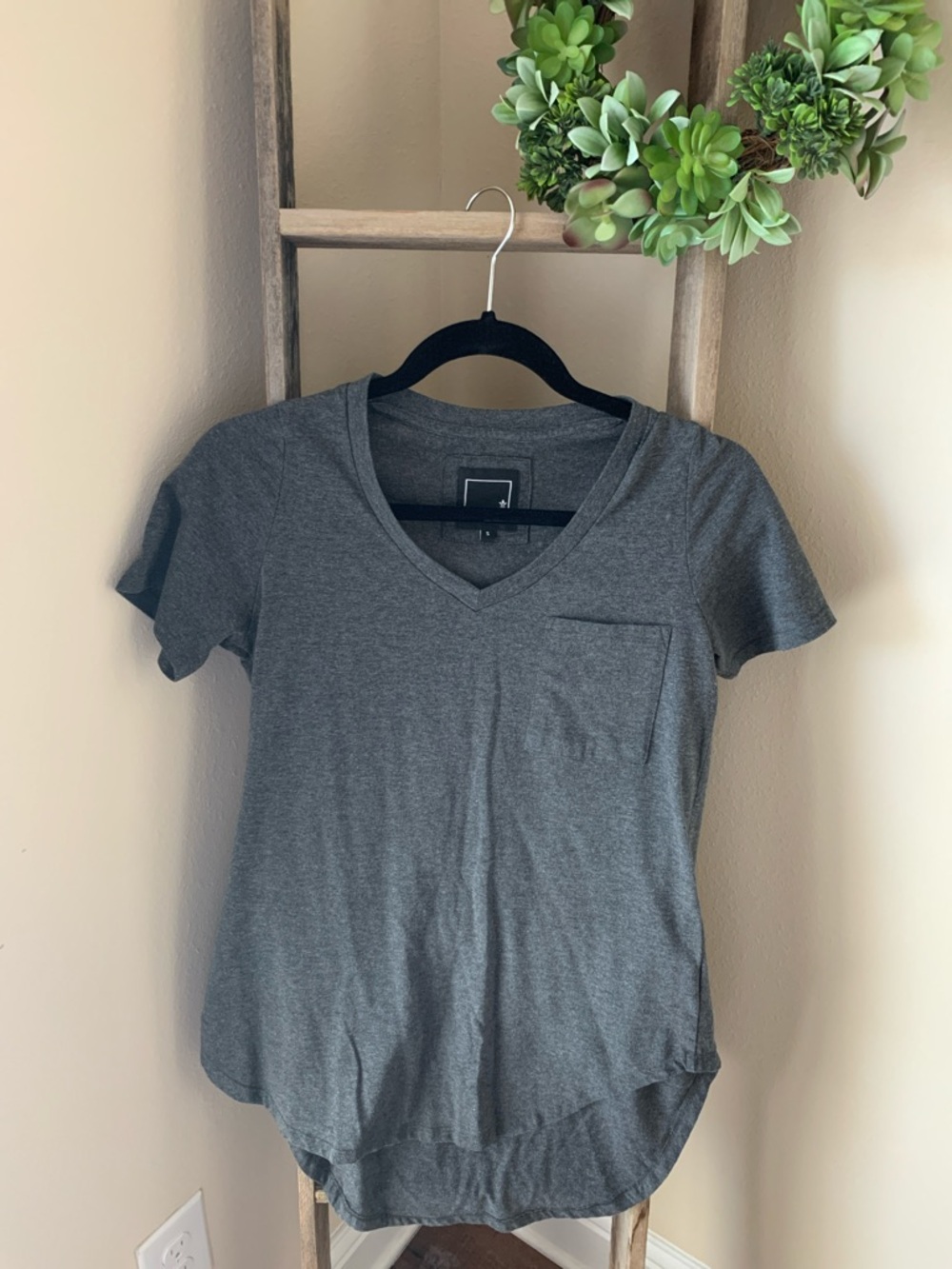 Lily & Lottie Vneck tee